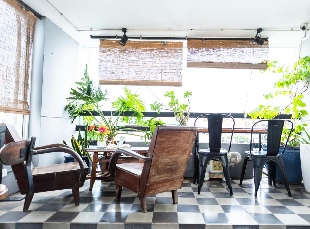 The Art - Vitamin Smiles Hostel Ho Chi Minh City Exterior photo